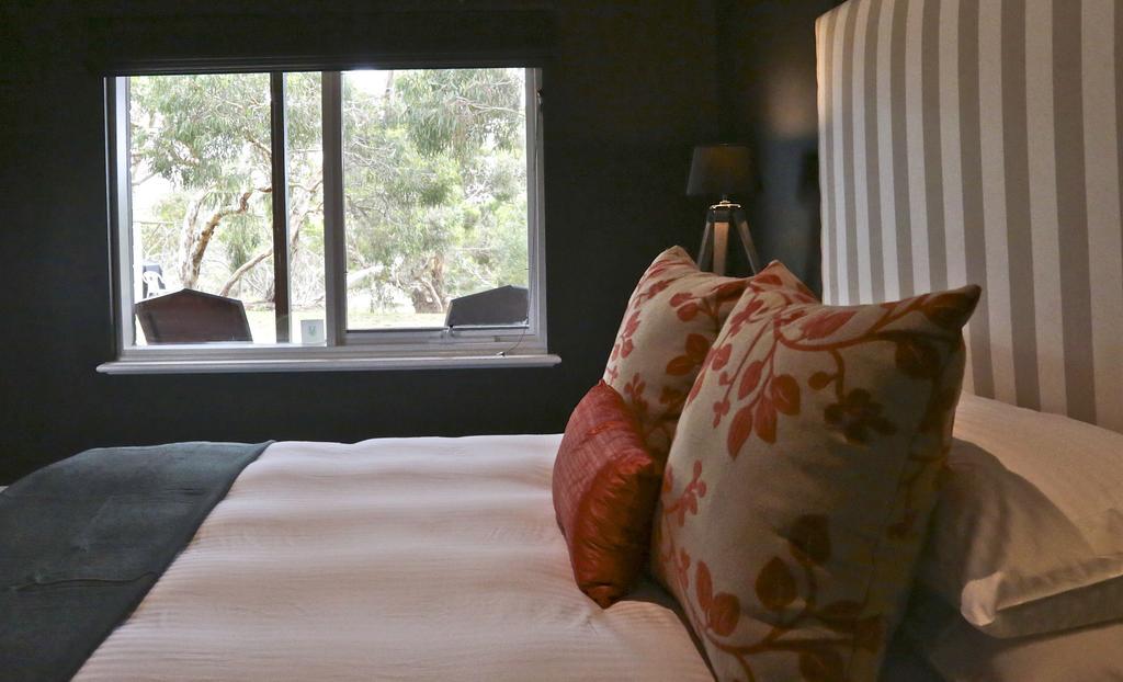 One Paddock Currency Creek Winery Villas Room photo